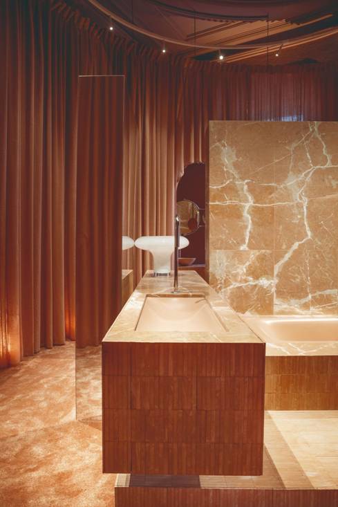 Isabel López Vilalta presenta «Fuerza suave», un espacio diseñado para Kaldewei que redefine el cuarto de baño como experiencia sensorial