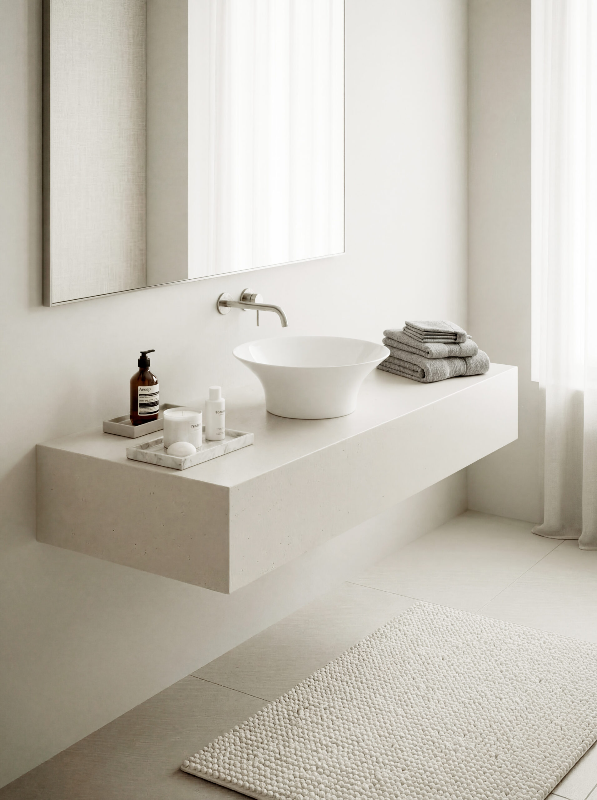 Bathco presenta Pure White: la porcelana en su forma más esencial