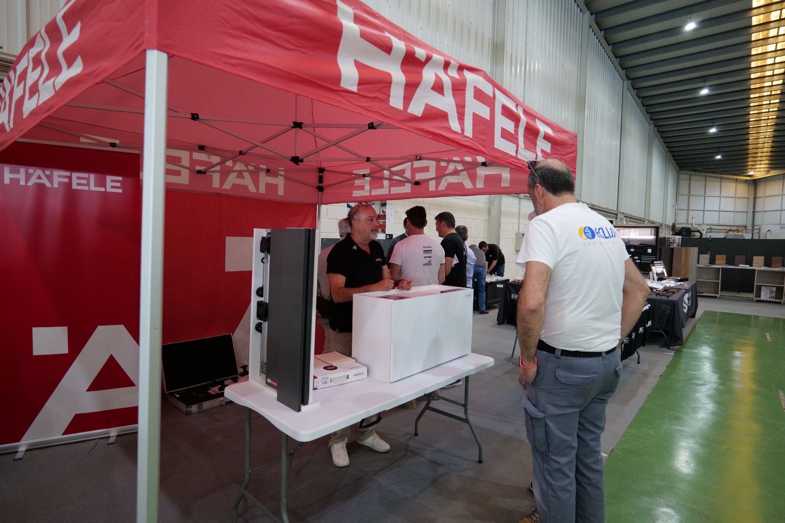 Häfele presenta sus novedades en iluminación y control de accesos Dialock en las jornadas técnicas de sus distribuidores locales