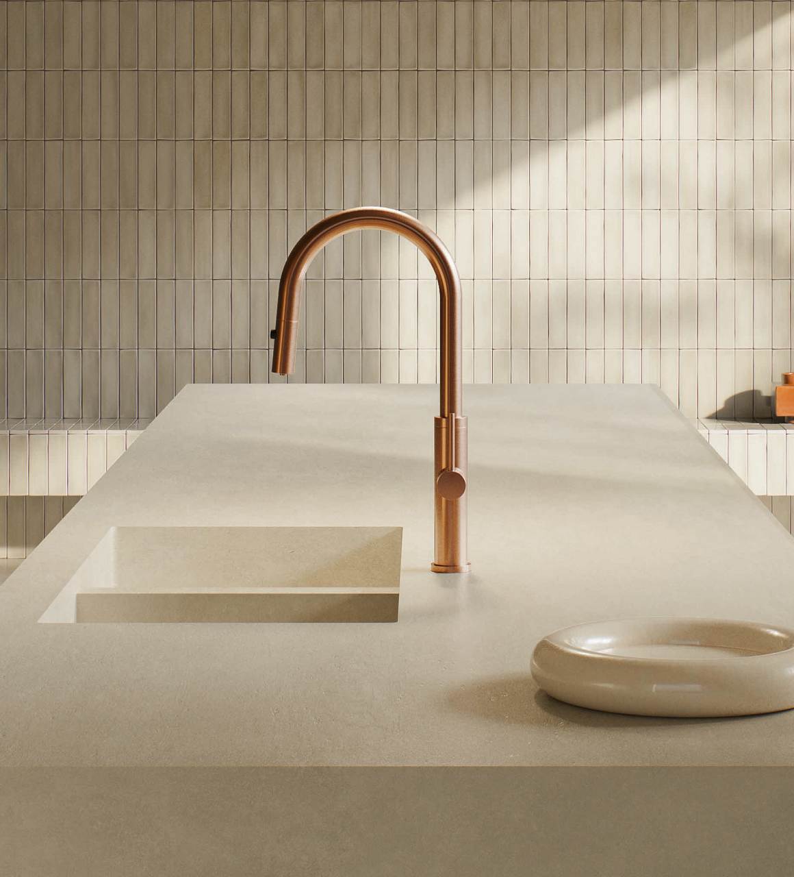 Pure Water, de ramonsoler: agua filtrada, caño extraíble y diseño contemporáneo para la cocina actual