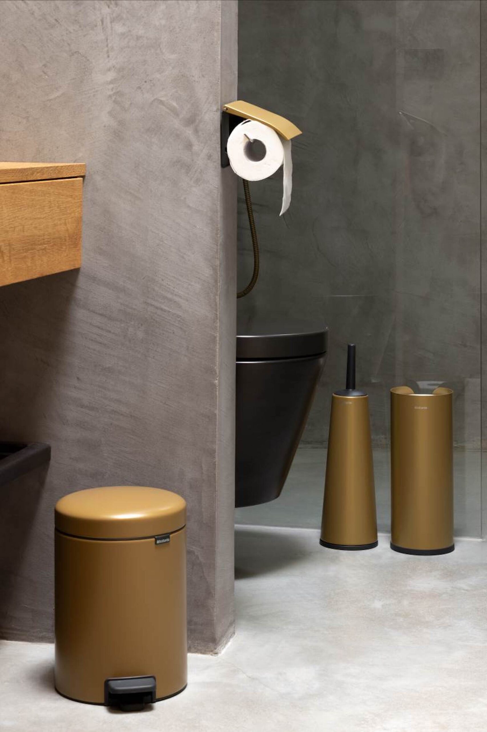 Brabantia viste el baño con tonos cálidos: cubos NewIcon 5L y accesorios de baño ReNew en tonos Warm