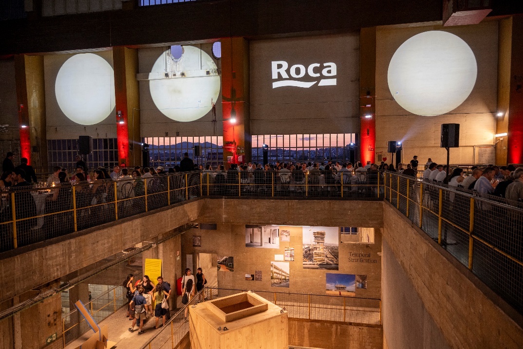 Roca presenta la construcción modular de los espacios de baño en el Congreso Mundial de Arquitectos UIA 2026
