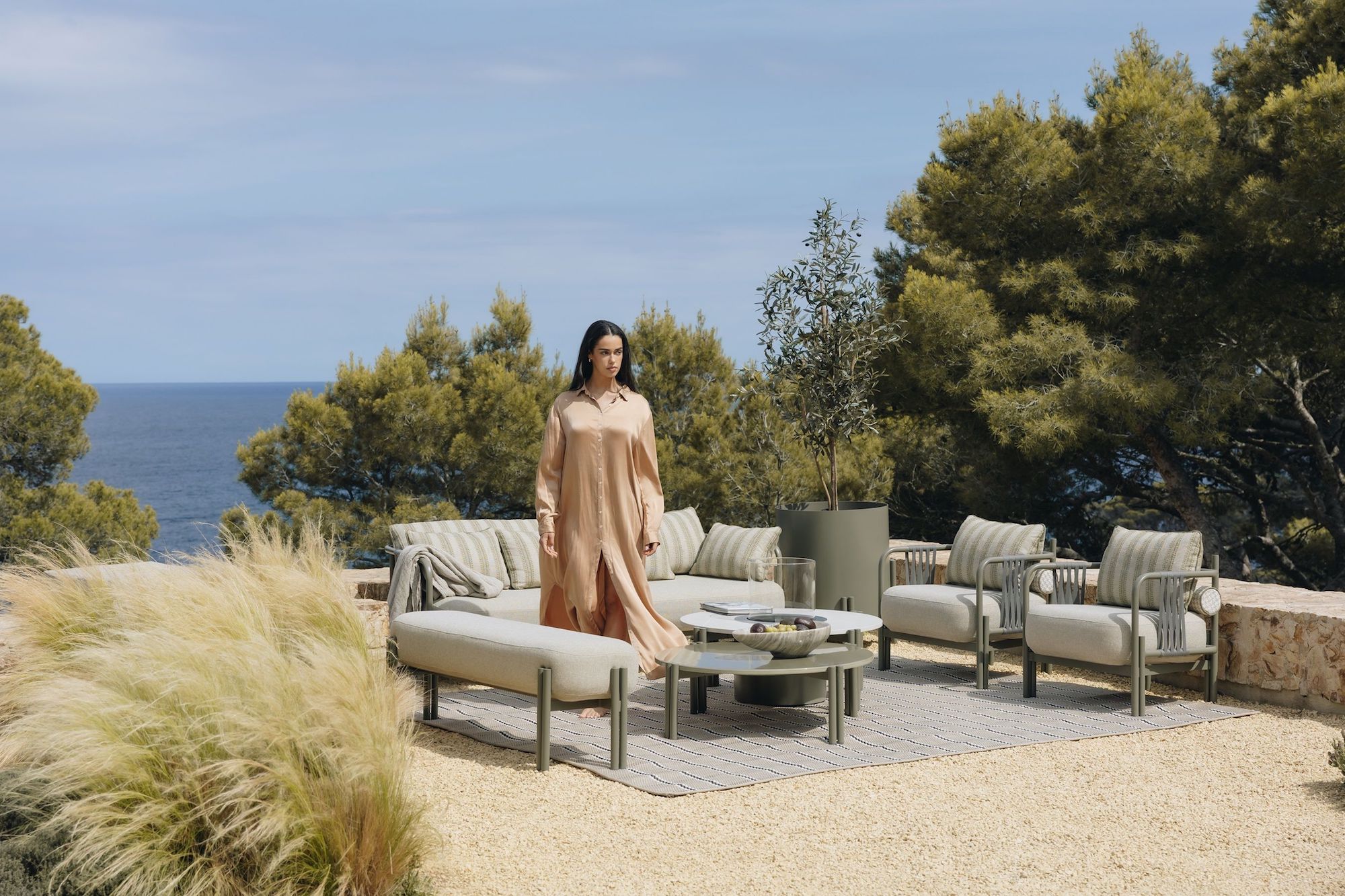 NOVARA PRESENTA LAVA , UNA COLECCIÓN QUE CONVIERTE LA COCINA DE EXTERIOR EN UN ELEMENTO ARQUITECTÓNICO