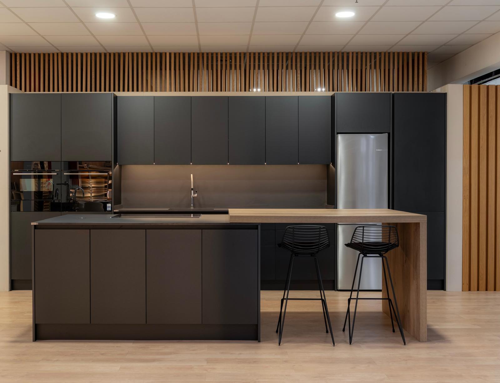 REHAU Interior Solutions acerca la experiencia RAUVISIO a más profesionales y usuarios con la ampliación de su red de puntos de venta